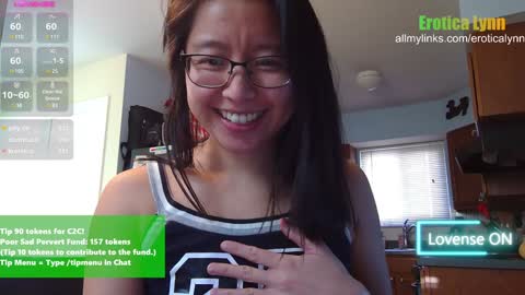 Snapshot of eroticalynn chatting on 01-28-25, 09:29 Lynn online show from 01-28-25, 09:29