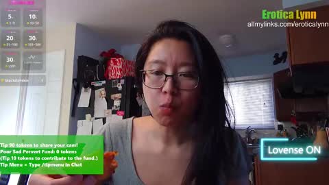 Snapshot of eroticalynn chatting on 02-20-25, 08:47 Lynn online show from 02-20-25, 08:47