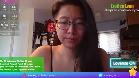 Snapshot of eroticalynn chatting on 03-12-25, 06:44 Lynn online show from 03-12-25, 06:44