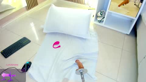 Snapshot of erotik_lady chatting on 03-04-25, 03:55 TINY online show from 03-04-25, 03:55