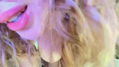 Snapshot of erotik_lady chatting on 10-15-25, 01:28 TINY online show from 10-15-25, 01:28