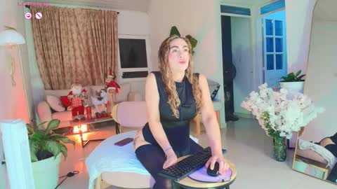 Snapshot of erotik_lady chatting on 11-19-25, 12:32 TINY online show from 11-19-25, 12:32
