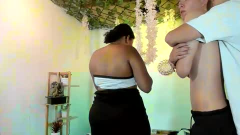 Snapshot of escarlet_hot06 chatting on 02-25-26, 01:48 escarlet_hot06 online show from 02-25-26, 01:48