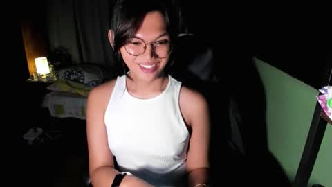 Snapshot of esilchan chatting on 10-04-25, 06:00 Chelliane online show from 10-04-25, 06:00