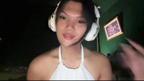 Snapshot of esilchan chatting on 11-26-25, 02:45 Chelliane online show from 11-26-25, 02:45