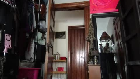 Snapshot of esimaralda chatting on 05-22-26, 01:39 esimaralda online show from 05-22-26, 01:39