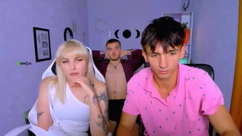 Snapshot of esma_shine chatting on 09-14-25, 03:05 esma_shine online show from 09-14-25, 03:05