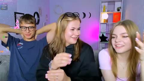 esma_shine online show from 09-19-25, 07:58