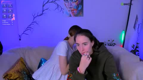 Snapshot of esma_shine chatting on 10-16-25, 07:48 esma_shine online show from 10-16-25, 07:48