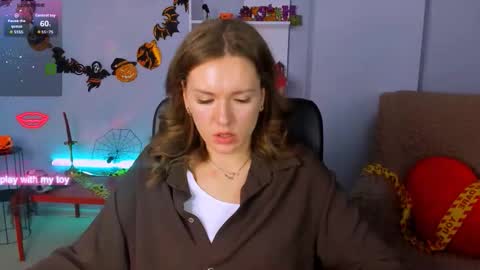 Snapshot of esma_shine chatting on 10-20-25, 07:53 esma_shine online show from 10-20-25, 07:53