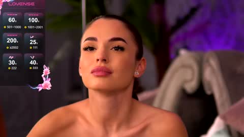 Snapshot of esmeainsley chatting on 12-19-24, 06:34 Raluca online show from 12-19-24, 06:34