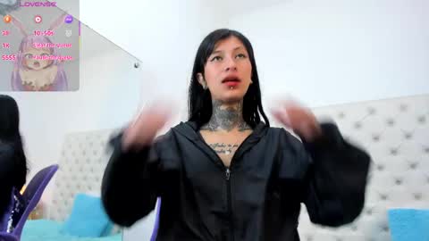 Snapshot of esmeralda_06 chatting on 05-11-26, 04:04 esmeralda online show from 05-11-26, 04:04