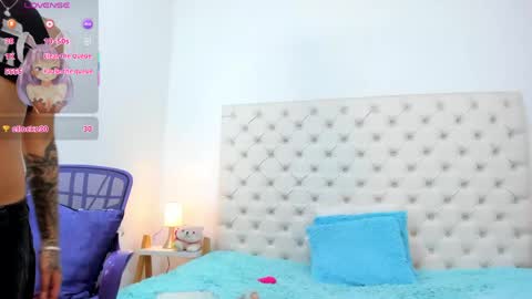 Snapshot of esmeralda_06 chatting on 05-12-26, 03:53 esmeralda online show from 05-12-26, 03:53