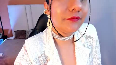Snapshot of esmeralda_rose__ chatting on 06-27-26, 06:29 esmeralda_rose__ online show from 06-27-26, 06:29
