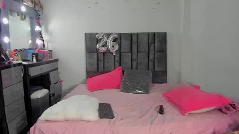 Perla online show from 02-22-26, 07:29