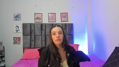 Snapshot of esmeraldaa_sc chatting on 06-21-26, 06:16 Perla online show from 06-21-26, 06:16