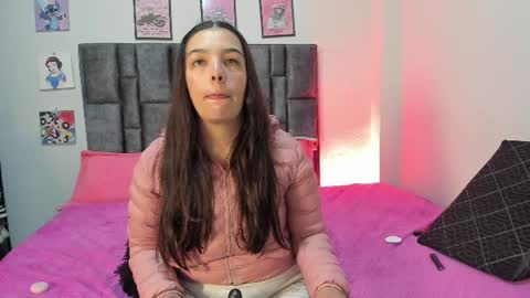 Snapshot of esmeraldaa_sc chatting on 06-22-26, 11:13 Perla online show from 06-22-26, 11:13