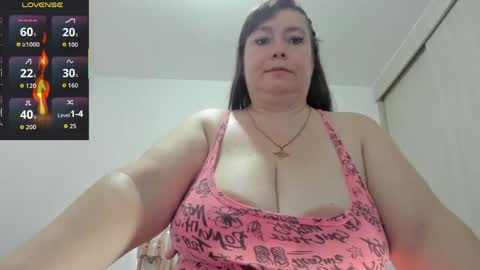 Snapshot of esmeraldo_mfc chatting on 05-30-26, 05:15 Esmeralda online show from 05-30-26, 05:15