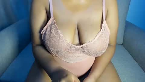 Esme online show from 09-22-25, 11:18