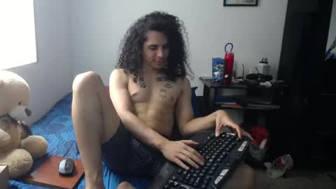 Snapshot of esnaider_man chatting on 04-30-26, 06:58 Esnider online show from 04-30-26, 06:58