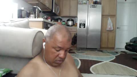 Snapshot of esojph15 chatting on 07-12-26, 01:13 esojph15 online show from 07-12-26, 01:13