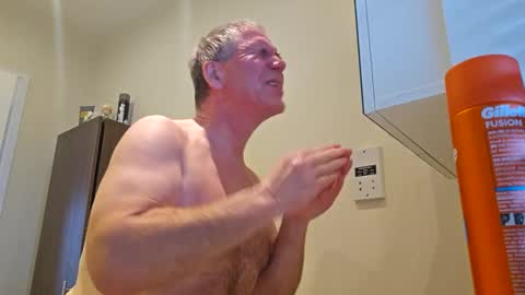 Snapshot of essexb0y chatting on 12-12-24, 12:33 EssexB0y online show from 12-12-24, 12:33