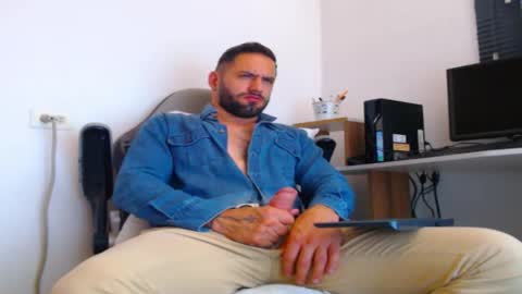 esteban online show from 12-19-25, 04:25