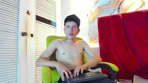 Snapshot of esteban_2102 chatting on 01-10-26, 07:48 ESTEBAN online show from 01-10-26, 07:48