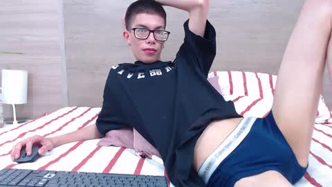 ESTEBAN CARLTON online show from 03-05-25, 05:50