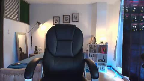 Esteban online show from 10-27-25, 12:31