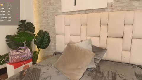 Snapshot of estefanyy_ chatting on 03-08-25, 11:48 estefany online show from 03-08-25, 11:48