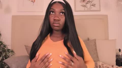 estefany online show from 12-18-25, 03:23