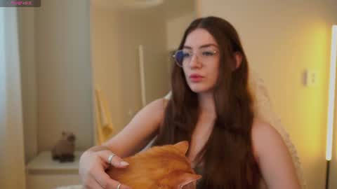 Snapshot of ester_hill chatting on 06-16-26, 04:26 Ester online show from 06-16-26, 04:26