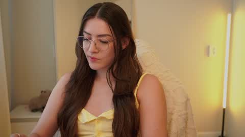 Snapshot of ester_hill chatting on 07-14-26, 04:28 Ester online show from 07-14-26, 04:28