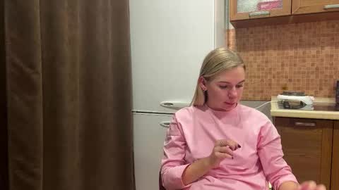 Snapshot of ester_vixen chatting on 10-21-25, 07:25 Ester online show from 10-21-25, 07:25