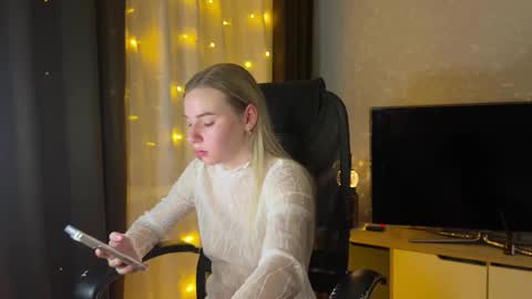 Ester online show from 12-20-25, 06:15