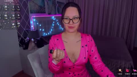 Snapshot of esterkiss chatting on 12-23-24, 08:44 Odelia online show from 12-23-24, 08:44