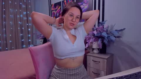 Snapshot of esterkiss chatting on 01-09-25, 09:16 Odelia online show from 01-09-25, 09:16