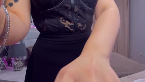 Snapshot of esterkiss chatting on 01-11-25, 09:04 Odelia online show from 01-11-25, 09:04