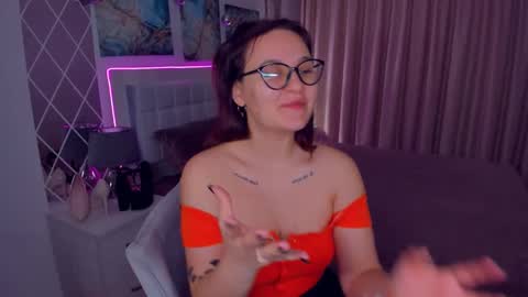 Snapshot of esterkiss chatting on 01-12-25, 05:34 Odelia online show from 01-12-25, 05:34