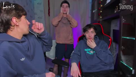 Snapshot of esthetics_boys chatting on 01-02-25, 04:24 LOUIS online show from 01-02-25, 04:24