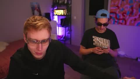 Snapshot of esthetics_boys chatting on 09-15-25, 03:17 LOUIS online show from 09-15-25, 03:17