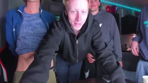 Snapshot of esthetics_boys chatting on 10-03-25, 09:45 LOUIS online show from 10-03-25, 09:45