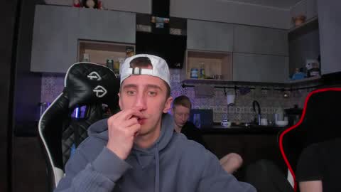 LOUIS online show from 04-09-26, 06:19