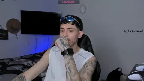 Snapshot of estivenvel chatting on 10-21-25, 05:02 estivenvel online show from 10-21-25, 05:02