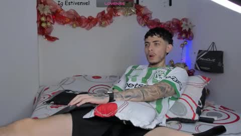 Snapshot of estivenvel chatting on 11-23-25, 02:28 estivenvel online show from 11-23-25, 02:28