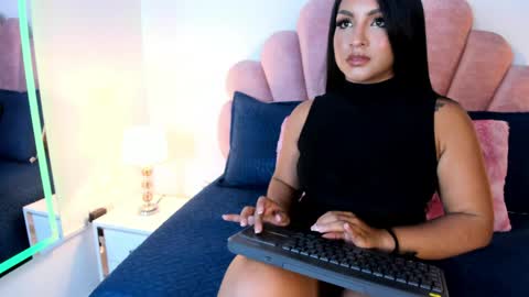 Snapshot of estrella_garcia chatting on 04-22-26, 04:08 Estrella Garcia online show from 04-22-26, 04:08