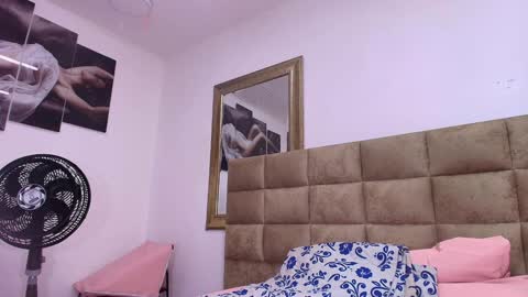 Snapshot of estrella_hanks_ chatting on 01-29-25, 11:51 Estrella online show from 01-29-25, 11:51