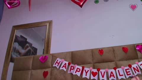 Snapshot of estrella_hanks_ chatting on 02-08-25, 06:01 Estrella online show from 02-08-25, 06:01