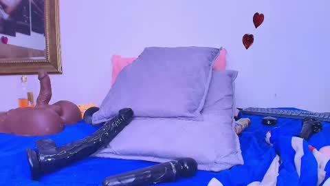 Snapshot of estrella_hanks_ chatting on 02-22-25, 06:08 Estrella online show from 02-22-25, 06:08